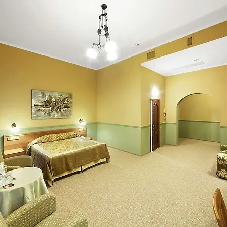 Frapolli On Deribasivska Street Hotel 4*