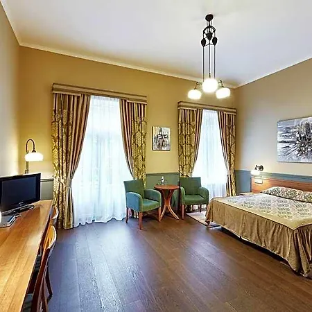 Hotel Frapolli On Deribasivska Street 4*