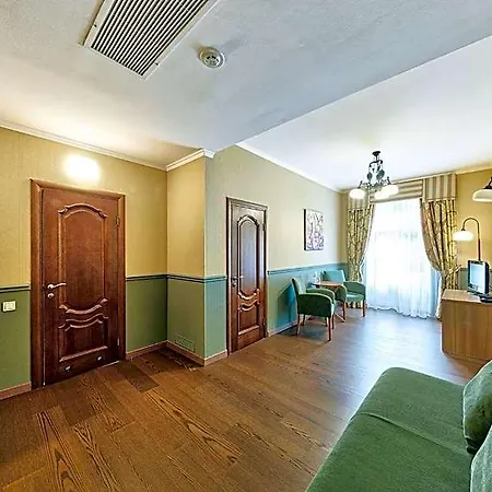 Hotel Frapolli On Deribasivska Street 4*