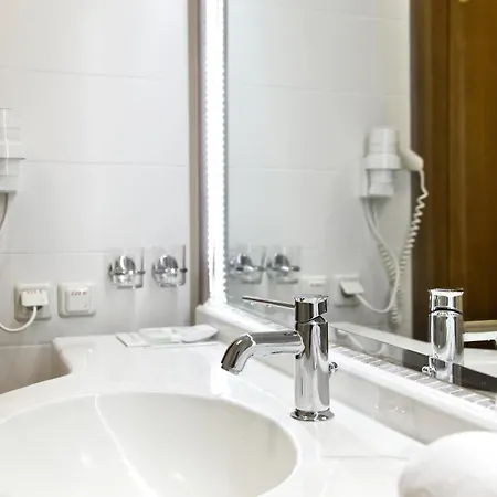 Hotel Frapolli On Deribasivska Street 4*