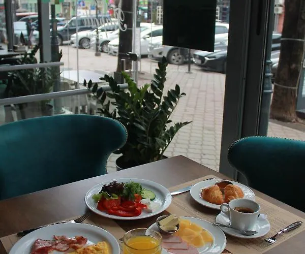 Hotel Frapolli On Deribasivska Street 4*